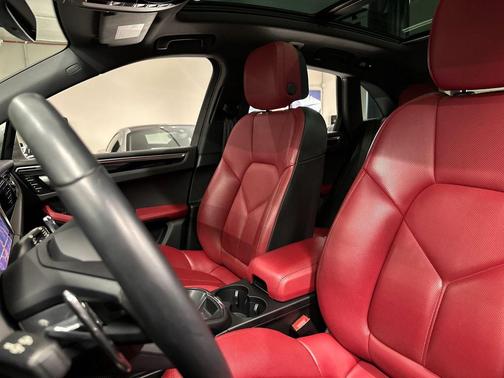 2022 Porsche Macan S