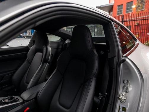 2025 Porsche 911 Carrera