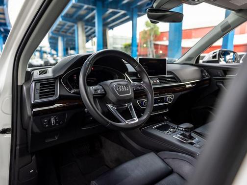 Ibis White 2019 Audi Q5 2.0T Premium Plus