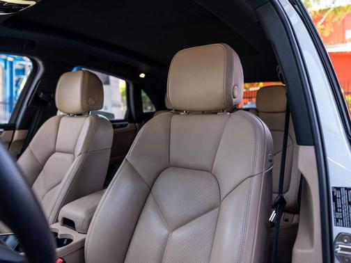 White 2024 Porsche Macan Macan