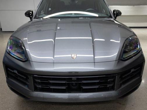 2024 Porsche Cayenne Base (Tiptronic)