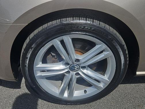 Tan 2015 Volkswagen Passat 2.0L TDI DSG SEL Premium