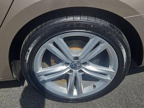 Tan 2015 Volkswagen Passat 2.0L TDI DSG SEL Premium
