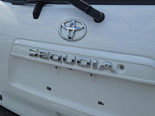 Super White 2018 Toyota Sequoia SR5