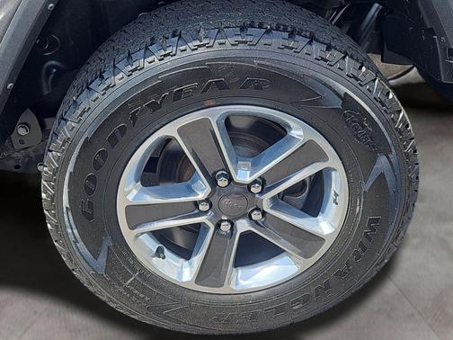 Granite Crystal Metallic Clearcoat 2022 Jeep Wrangler Unlimited Sahara