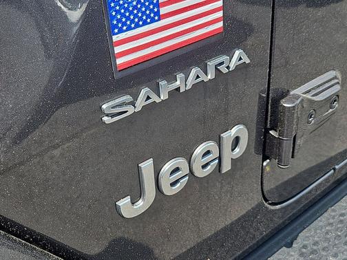 Granite Crystal Metallic Clearcoat 2022 Jeep Wrangler Unlimited Sahara