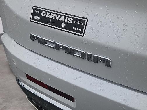 White Frost Tricoat 2018 GMC Acadia Denali