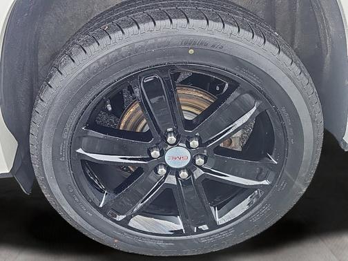 White Frost Tricoat 2018 GMC Acadia Denali