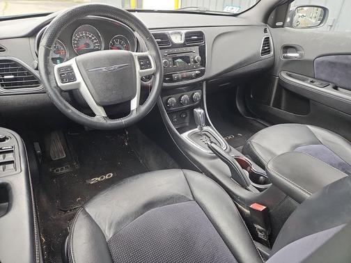 Black Clearcoat 2014 Chrysler 200 Limited
