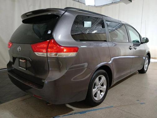 2013 Toyota Sienna LE
