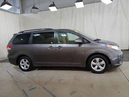 2013 Toyota Sienna LE
