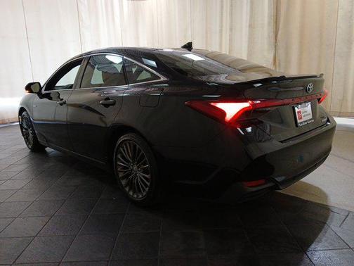 2021 Toyota Avalon Hybrid XSE