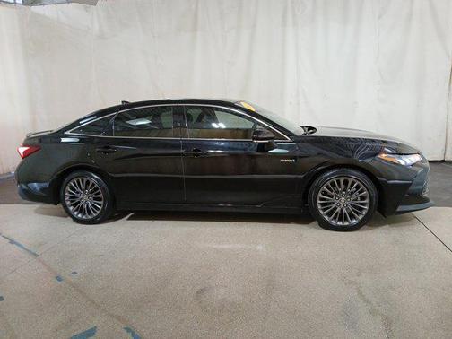 2021 Toyota Avalon Hybrid XSE