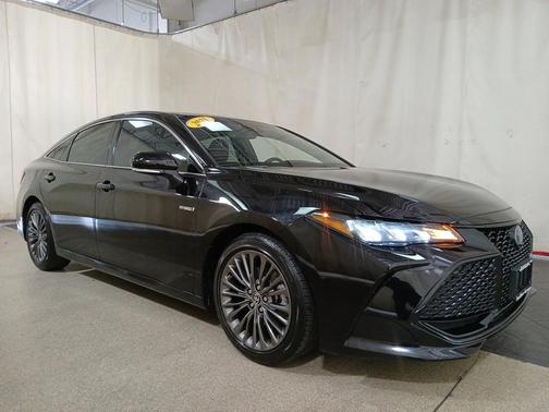 2021 Toyota Avalon Hybrid XSE