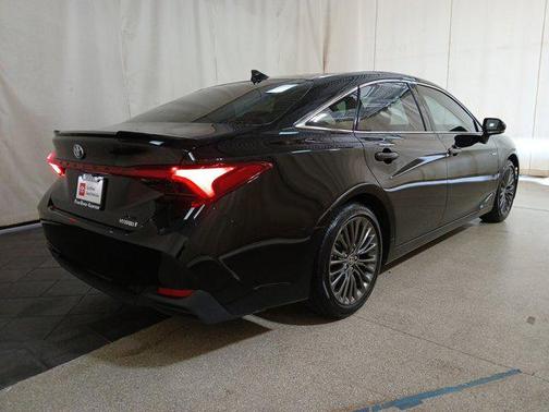 2021 Toyota Avalon Hybrid XSE