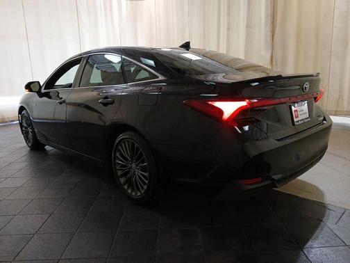 2021 Toyota Avalon Hybrid XSE