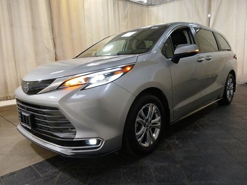 2021 Toyota Sienna Platinum