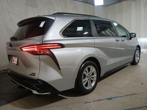 2023 Toyota Sienna XSE 7 Passenger