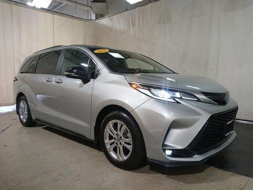 2023 Toyota Sienna XSE 7 Passenger