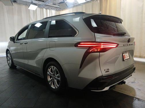2023 Toyota Sienna XSE 7 Passenger