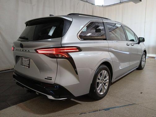 2023 Toyota Sienna XSE 7 Passenger