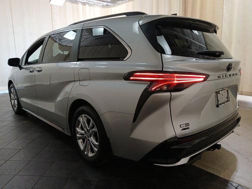 2023 Toyota Sienna XSE 7 Passenger