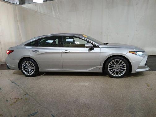 Celestial Silver Metallic 2019 Toyota Avalon