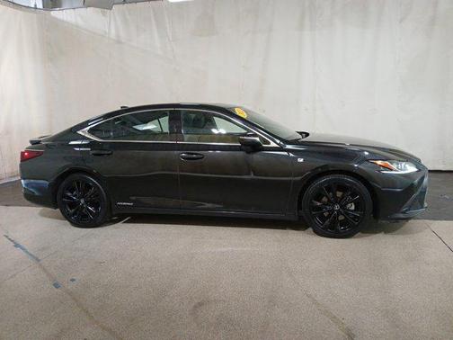 2022 Lexus ES 300h F SPORT