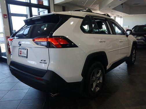 2022 Toyota RAV4 Hybrid XLE