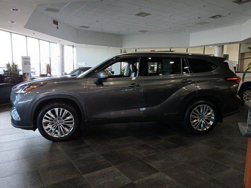 2024 Toyota Highlander Platinum