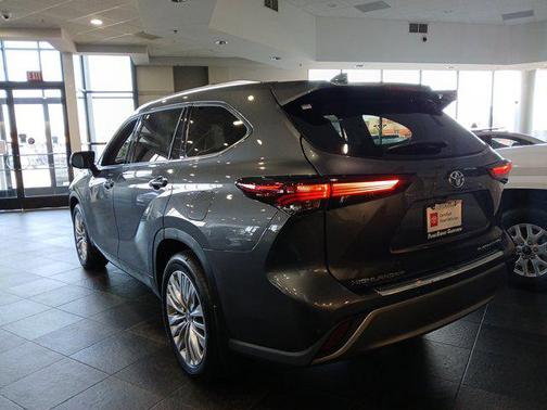 2024 Toyota Highlander Platinum