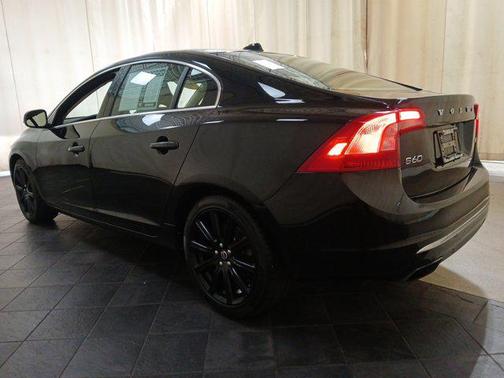 Onyx Black Metallic 2016 Volvo S60 Inscription T5 Drive-E Platinum