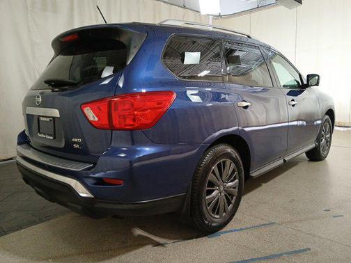 2017 Nissan Pathfinder SL