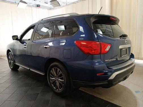 2017 Nissan Pathfinder SL