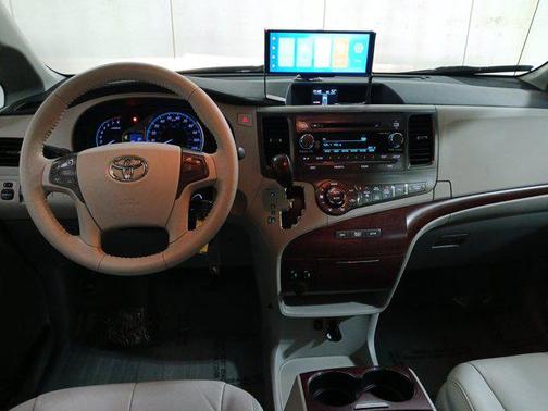 2013 Toyota Sienna XLE