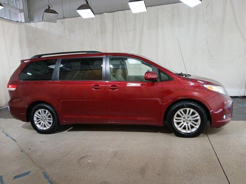 2013 Toyota Sienna XLE
