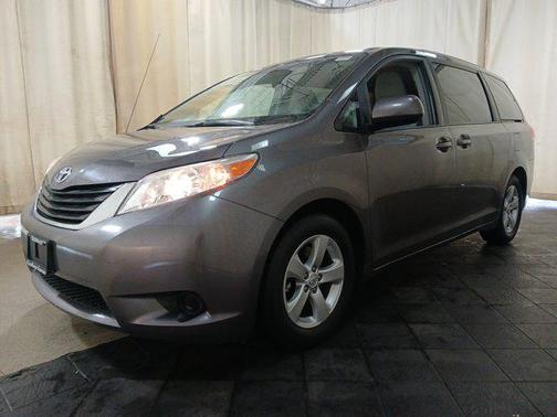 2014 Toyota Sienna LE