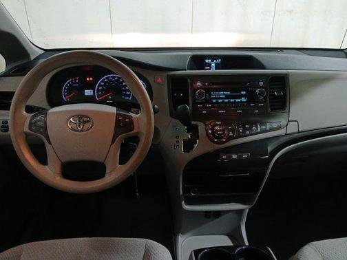 2014 Toyota Sienna LE