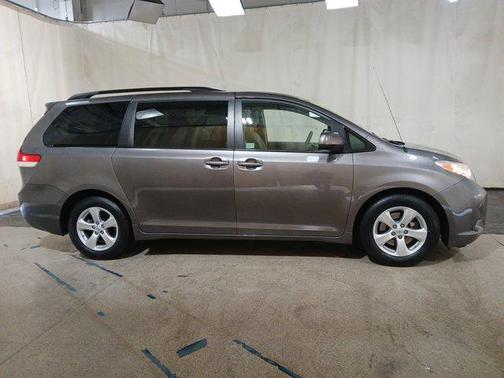 2014 Toyota Sienna LE