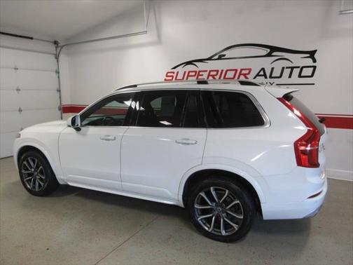 2017 Volvo XC90 T6 Momentum