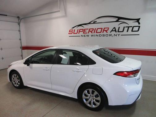 Super White 2022 Toyota Corolla LE