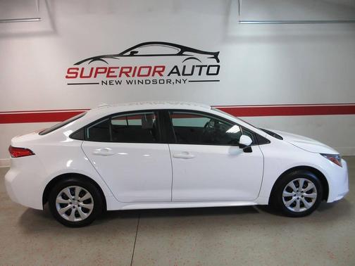 Super White 2022 Toyota Corolla LE