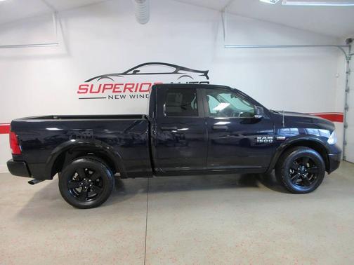 True Blue Pearl Coat/Brilliant Black Crystal Pearl Coat 2016 RAM 1500 Outdoorsman