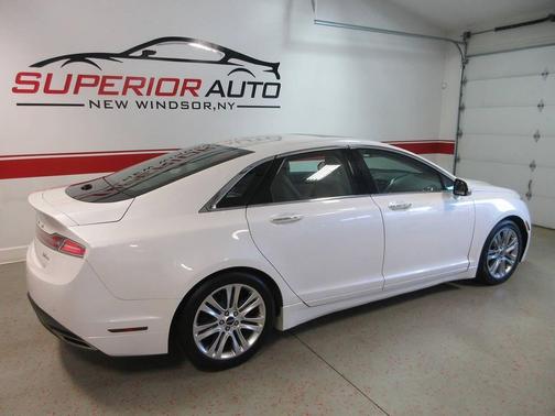 White Platinum Metallic Tri-Coat 2016 Lincoln MKZ Base