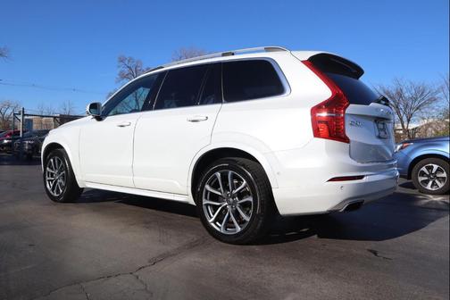 2018 Volvo XC90 T6 Momentum
