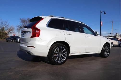 2018 Volvo XC90 T6 Momentum