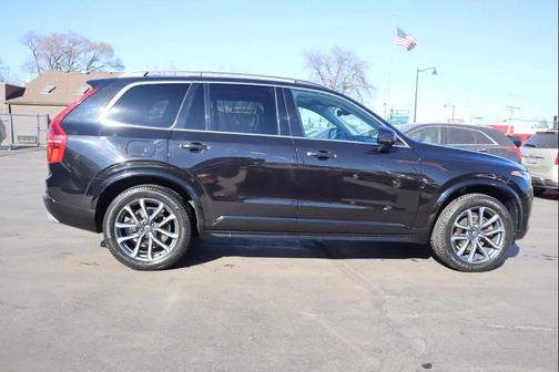 2017 Volvo XC90 T6 Momentum