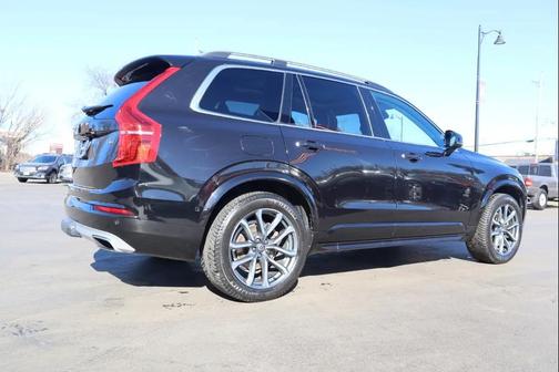 2017 Volvo XC90 T6 Momentum