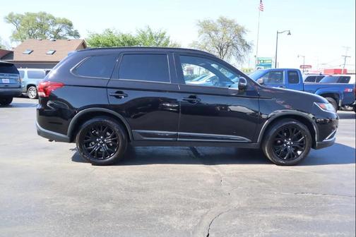 Labrador Black Metallic 2018 Mitsubishi Outlander SEL