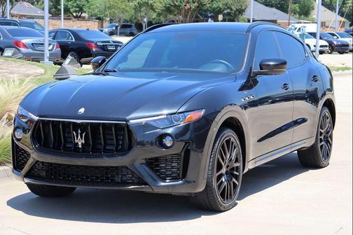 Nero Ribelle Metallic 2022 Maserati Levante GT